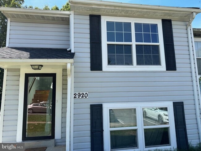 property at 2920 White Oak Ln