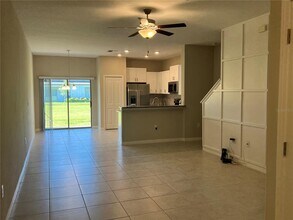 9627 Pembrooke Pines Dr in Sun City Center, FL - Foto de edificio - Building Photo