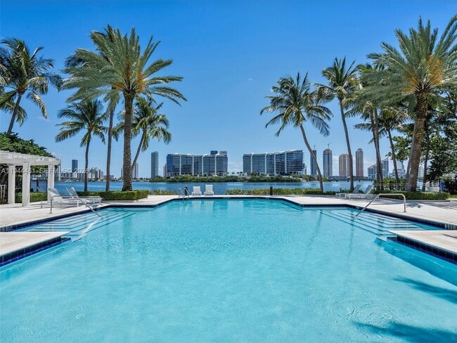 3105 NE 184th St in Aventura, FL - Building Photo - Building Photo