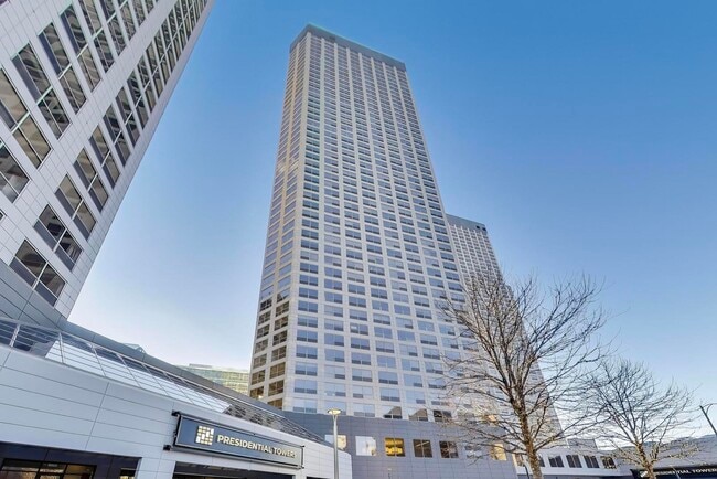555 W Madison St in Chicago, IL - Building Photo - Building Photo