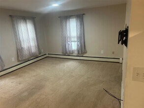 655 Lybolt Rd in Middletown, NY - Building Photo - Building Photo