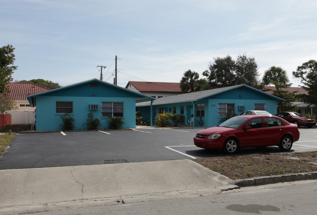 205 S Park Blvd in Venice, FL - Foto de edificio - Building Photo