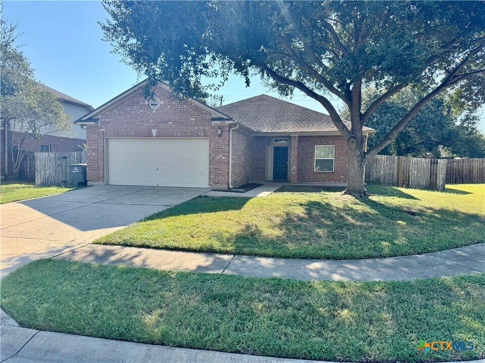 106 Pin Oak Ct in Victoria, TX - Building Photo