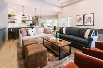The Villas at Foxwood in Milwaukee, WI - Building Photo - Building Photo