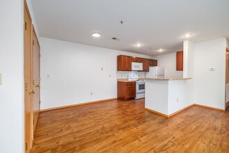 Pin Oak Apartments in Aurora, MO - Building Photo - Interior Photo