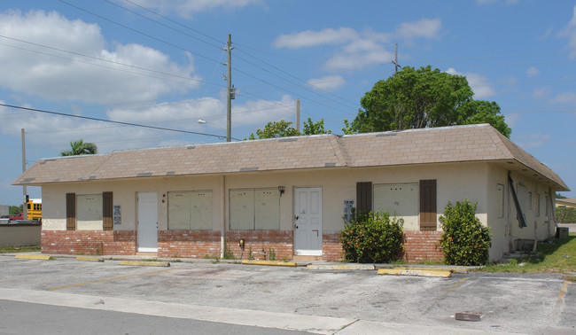 3901 NW 30th Ter in Lauderdale Lakes, FL - Foto de edificio - Building Photo