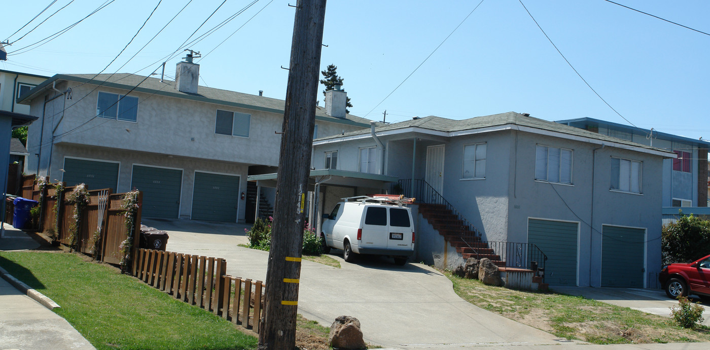 6000 Bayview Ave in Richmond, CA - Foto de edificio