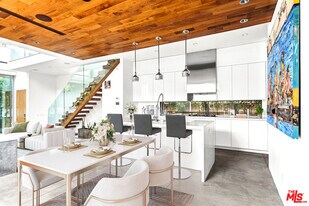 524 Rialto Ave in Los Angeles, CA - Building Photo