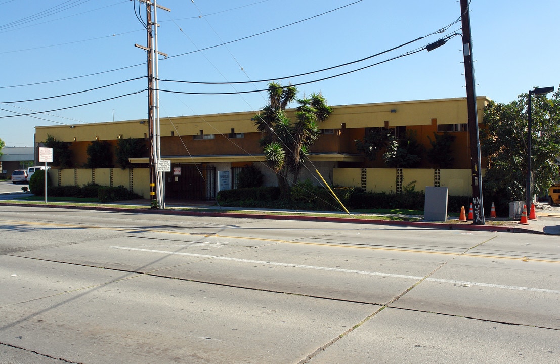 Marquis Apartments in Hawthorne, CA - Building Photo