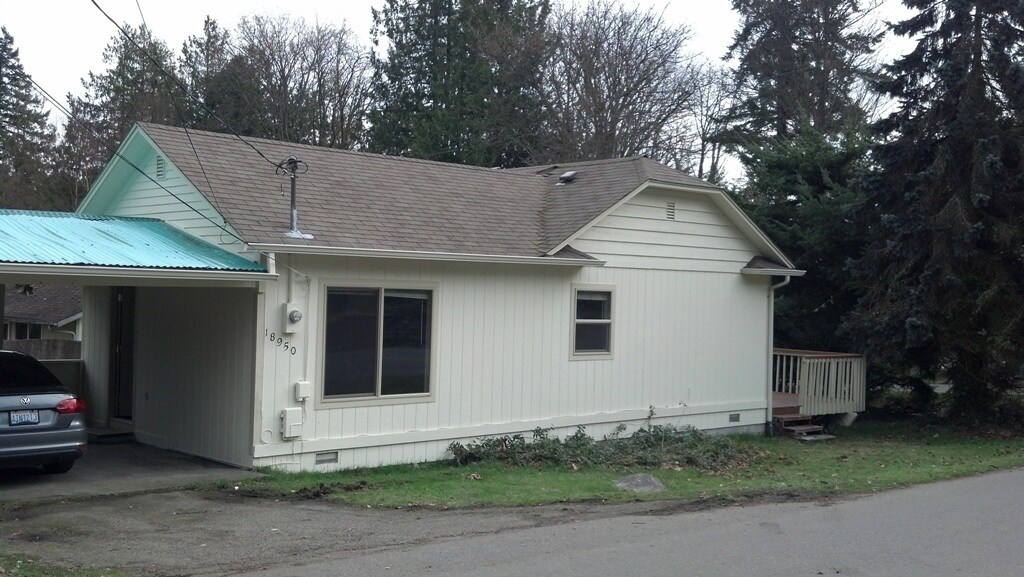 18950 Brockton Ave NE in Suquamish, WA - Building Photo