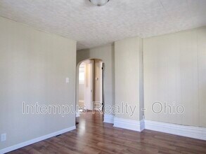 236 E Winter St in Delaware, OH - Building Photo - Building Photo