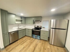 2305 55th St-Unit -1 in Galveston, TX - Building Photo - Building Photo