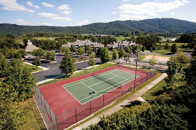 Lakeside Apartments in Charlottesville, VA - Building Photo - Building Photo