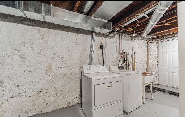 2934 Clifton Park Terrace in Baltimore, MD - Building Photo - Building Photo