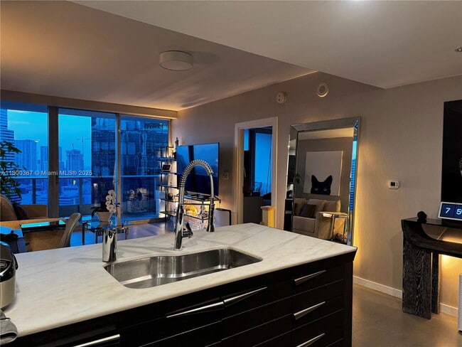 200 Biscayne Blvd in Miami, FL - Building Photo - Building Photo