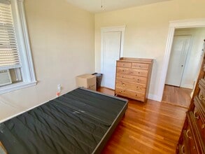 2003 Commonwealth Avenue, Unit 29 in Boston, MA - Foto de edificio - Building Photo
