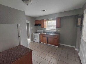 1218 Maple Ave in St. Louis, MO - Building Photo - Building Photo