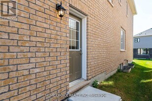 143 Terry Fox Dr in Barrie, ON - Building Photo