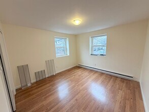 108 Trowbridge St, Unit 3 in Cambridge, MA - Foto de edificio - Building Photo