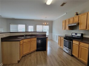 4005 Labrador Way in Lilburn, GA - Building Photo - Building Photo