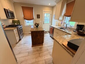 113 Seaside Ave in Guilford, CT - Building Photo - Building Photo