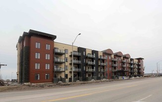 720 Yonge St in Barrie, ON - Building Photo