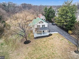 1546 Dranesville Rd in Herndon, VA - Building Photo