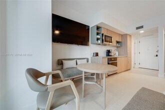 159 NE 6th St, Unit 3310 in Miami, FL - Foto de edificio - Building Photo