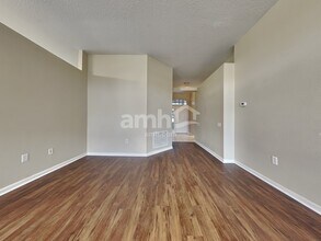 5801 War Admiral Dr in Wesley Chapel, FL - Foto de edificio - Building Photo