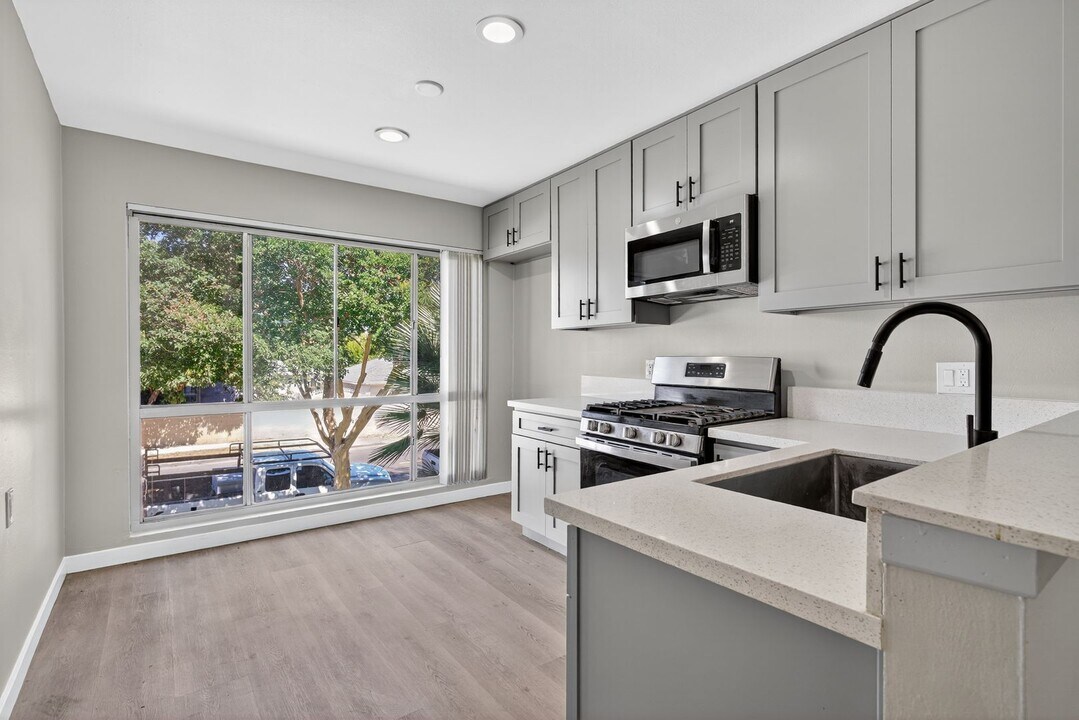 10442 Lampson Ave in Garden Grove, CA - Building Photo