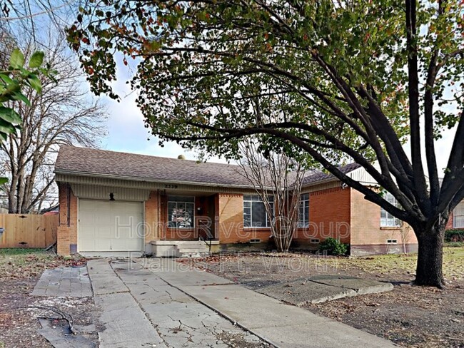 2339 San Medina Ave in Dallas, TX - Building Photo - Building Photo