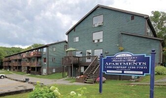 Hunters Bay Apartments in Huntsville, ON - Building Photo