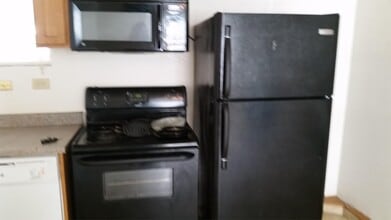 3213 Center St NE in Salem, OR - Building Photo - Building Photo