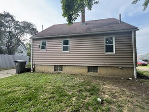 715 Cambridge Ave in Youngstown, OH - Building Photo - Building Photo