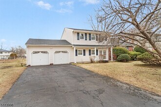 25 Sandalwood Dr in Parsippany Troy Hills, NJ - Building Photo - Building Photo