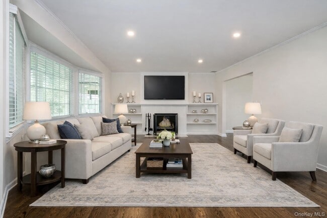 14 St Pauls Pl in Garden City, NY - Building Photo - Building Photo