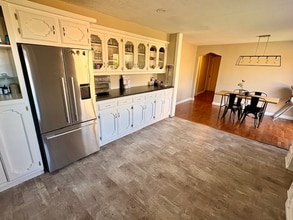 2225 Willona Dr in Eugene, OR - Building Photo - Building Photo