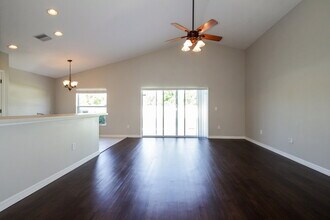 10313 Celtic Ash Dr in Ruskin, FL - Building Photo - Building Photo