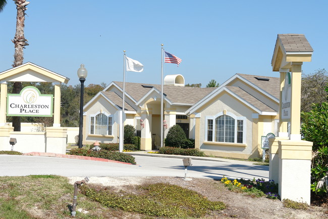 Charleston Place Apartments in Daytona Beach, FL - Foto de edificio - Building Photo