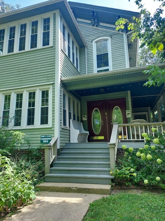 705 W Healey St, Unit 705 Healey in Champaign, IL - Foto de edificio