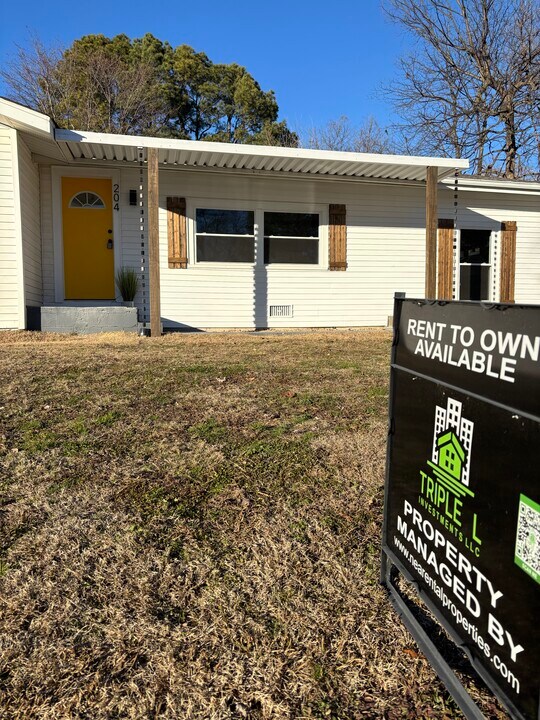 204 W England Ave in Marmaduke, AR - Building Photo