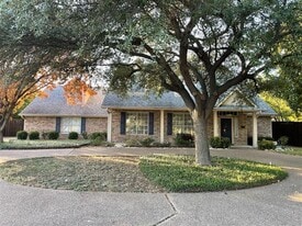 17409 Cathys Pl in Dallas, TX - Building Photo