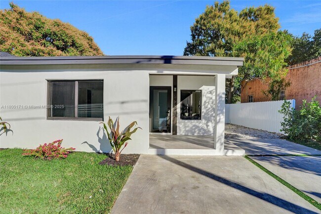7943 NW 6th Ave in Miami, FL - Building Photo - Building Photo