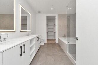 808 Crawford St in Houston, TX - Building Photo - Building Photo