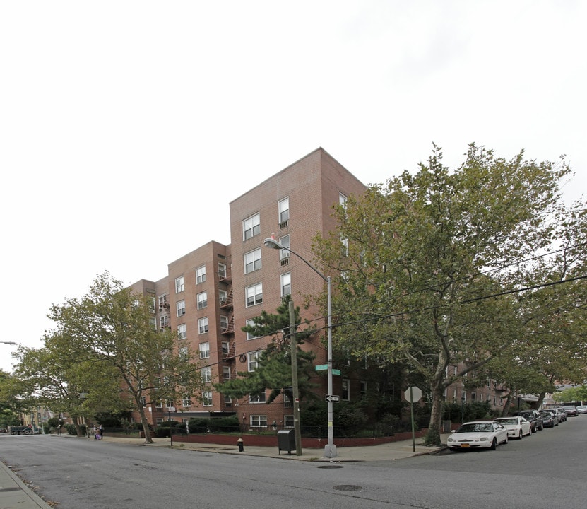 6115 43rd Ave in Flushing, NY - Building Photo