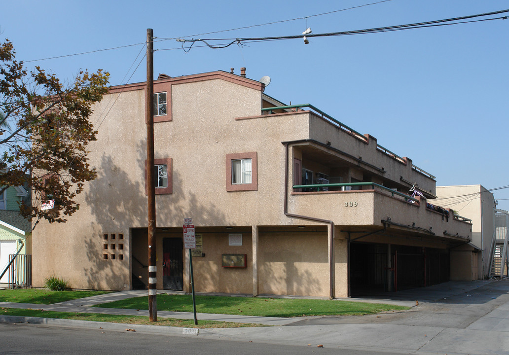 309 E 16th St in Santa Ana, CA - Foto de edificio