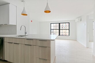 22 Soden St, Unit 307 in Cambridge, MA - Foto de edificio - Building Photo