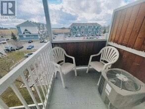 268 Meadowbreeze Dr in Ottawa, ON - Building Photo - Building Photo