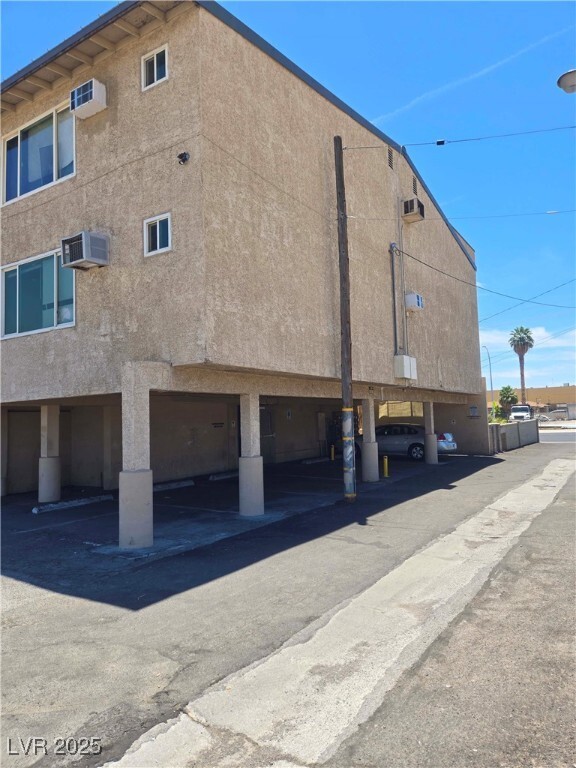 property at 305 N 10th St