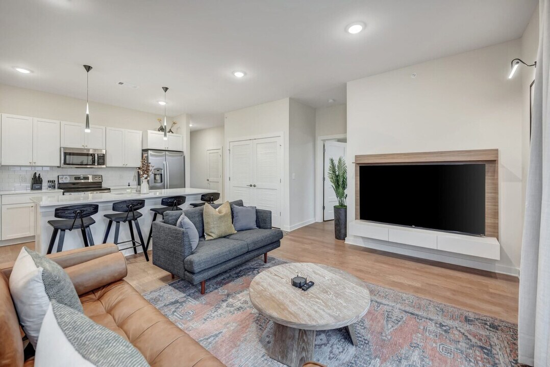 600 E Trinity Ln in Nashville, TN - Building Photo